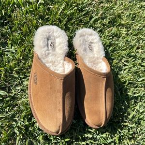 UGG men’s🍂🍁men’s slip Ons slippers chestnut sz 9
